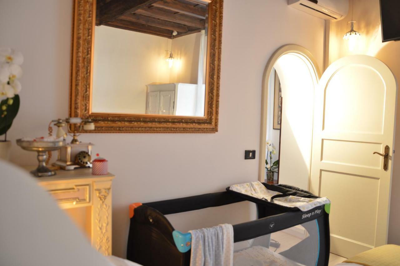 Historic Center - Elegant Apartment With Charming Antiques - Raffaello Inn Rzym Zewnętrze zdjęcie
