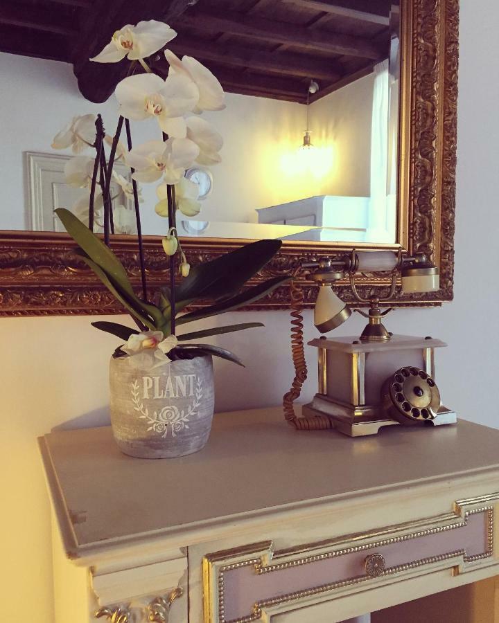 Historic Center - Elegant Apartment With Charming Antiques - Raffaello Inn Rzym Zewnętrze zdjęcie