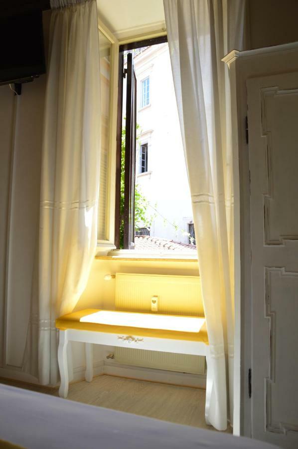 Historic Center - Elegant Apartment With Charming Antiques - Raffaello Inn Rzym Zewnętrze zdjęcie