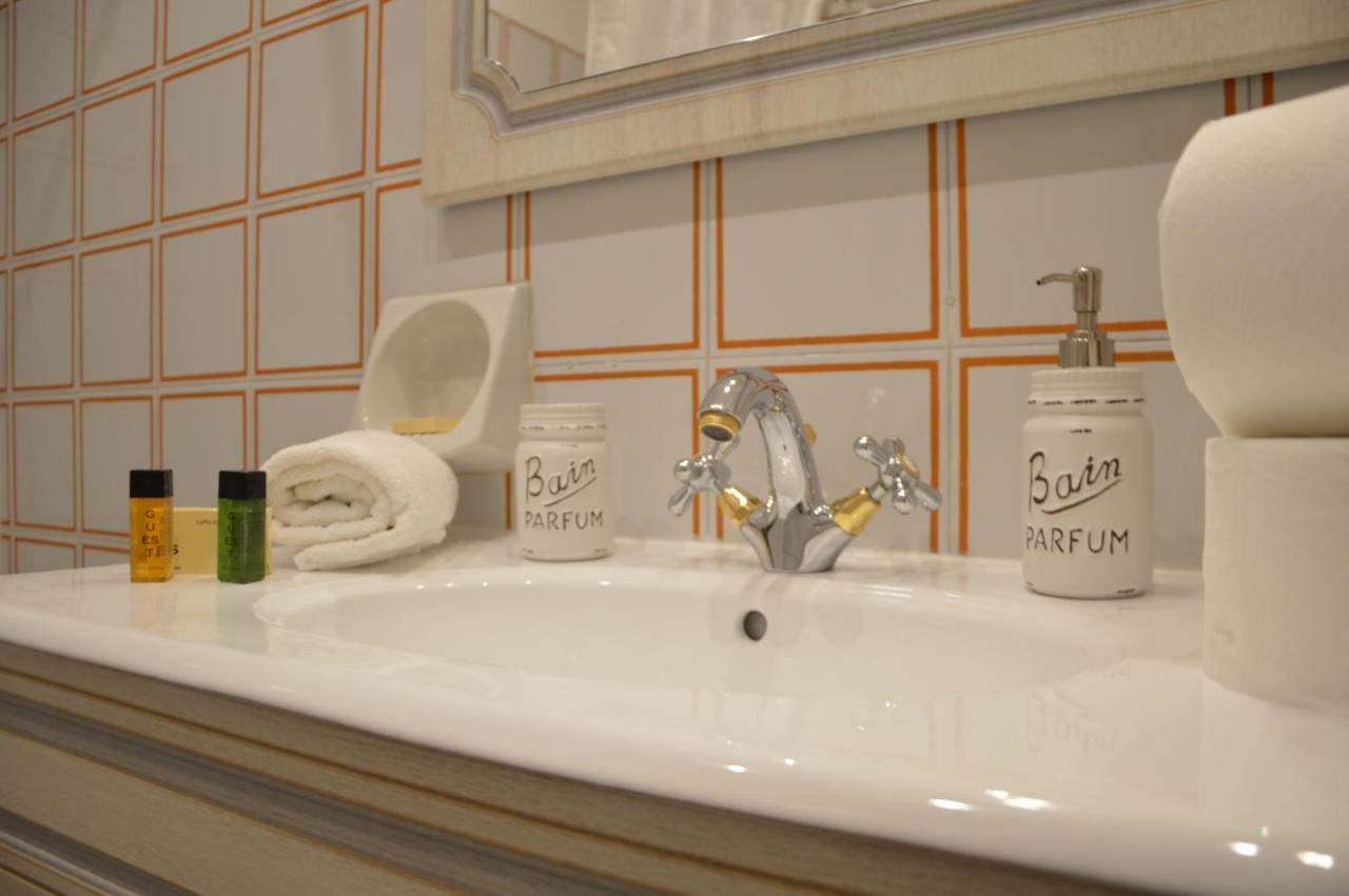 Historic Center - Elegant Apartment With Charming Antiques - Raffaello Inn Rzym Zewnętrze zdjęcie